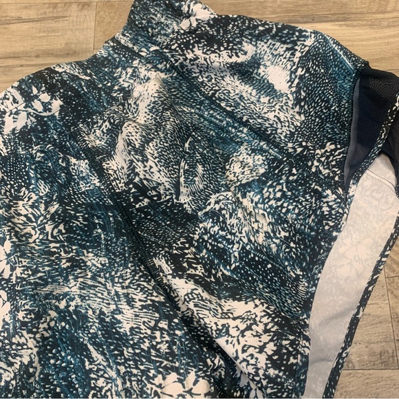 Lululemon Hotty Hot Shorts ll Tall Wildwood White Multi Teal - Picture 9 of 10